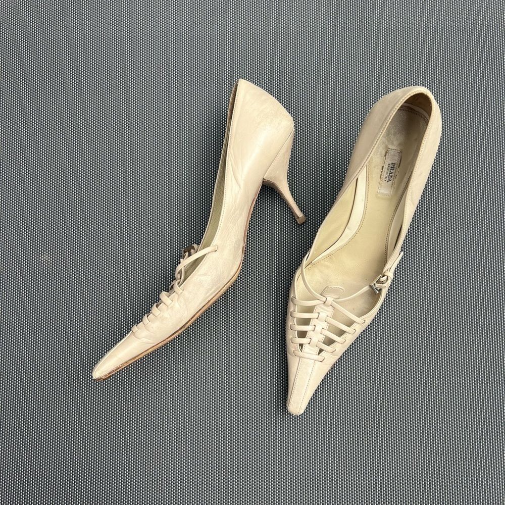 Vintage PRADA pointed toe Leather Pumps